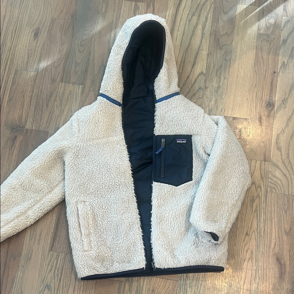 Patagonia Navy Jacket, reversible , boys 14! Like Brand New!! Worn once !! - Picture 5 of 7